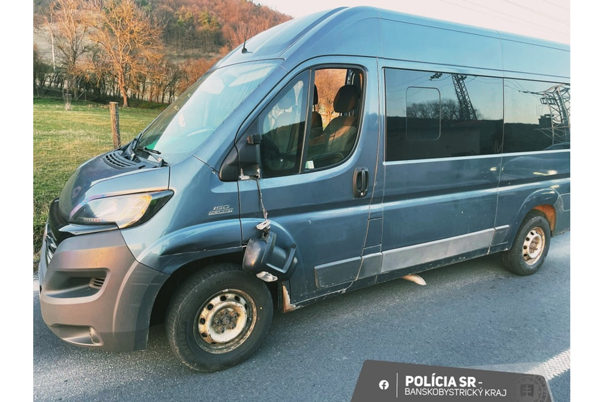 FOTO: Medzi Šídom a Fiľakovom sa zrazila dodávka s motocyklom, foto 1