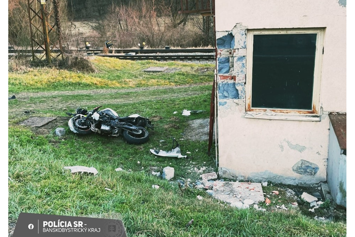 FOTO: Medzi Šídom a Fiľakovom sa zrazila dodávka s motocyklom, foto 2