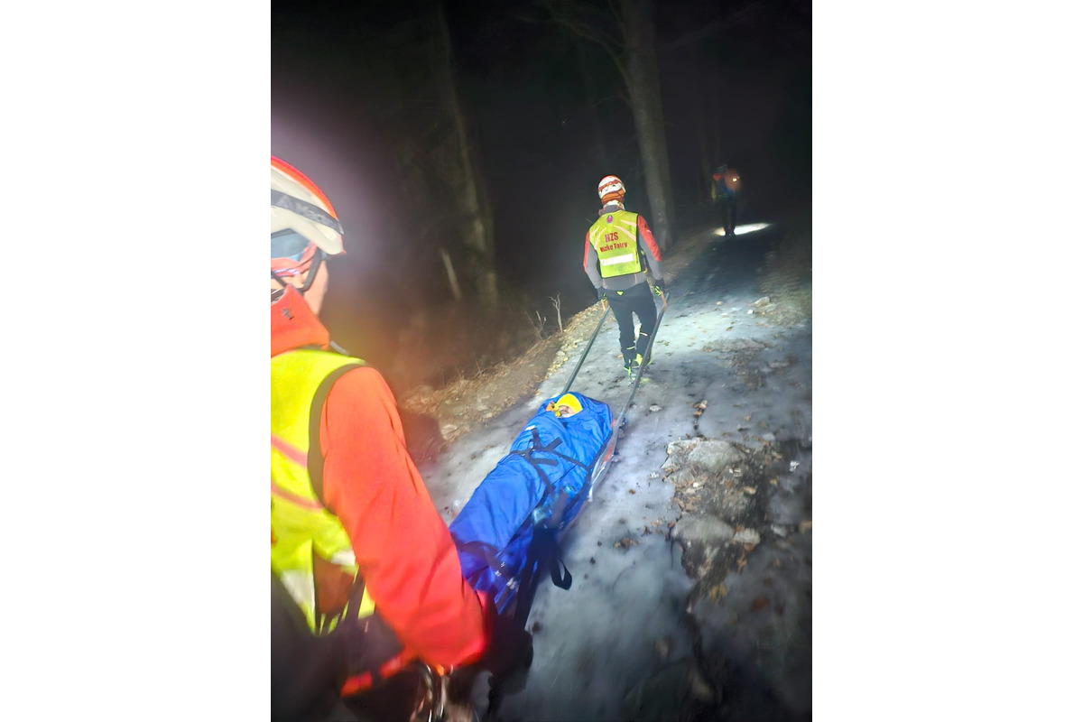 FOTO: Horskí záchranári pomáhali v Nízkych Tatrách zranenému českému turistovi, foto 1