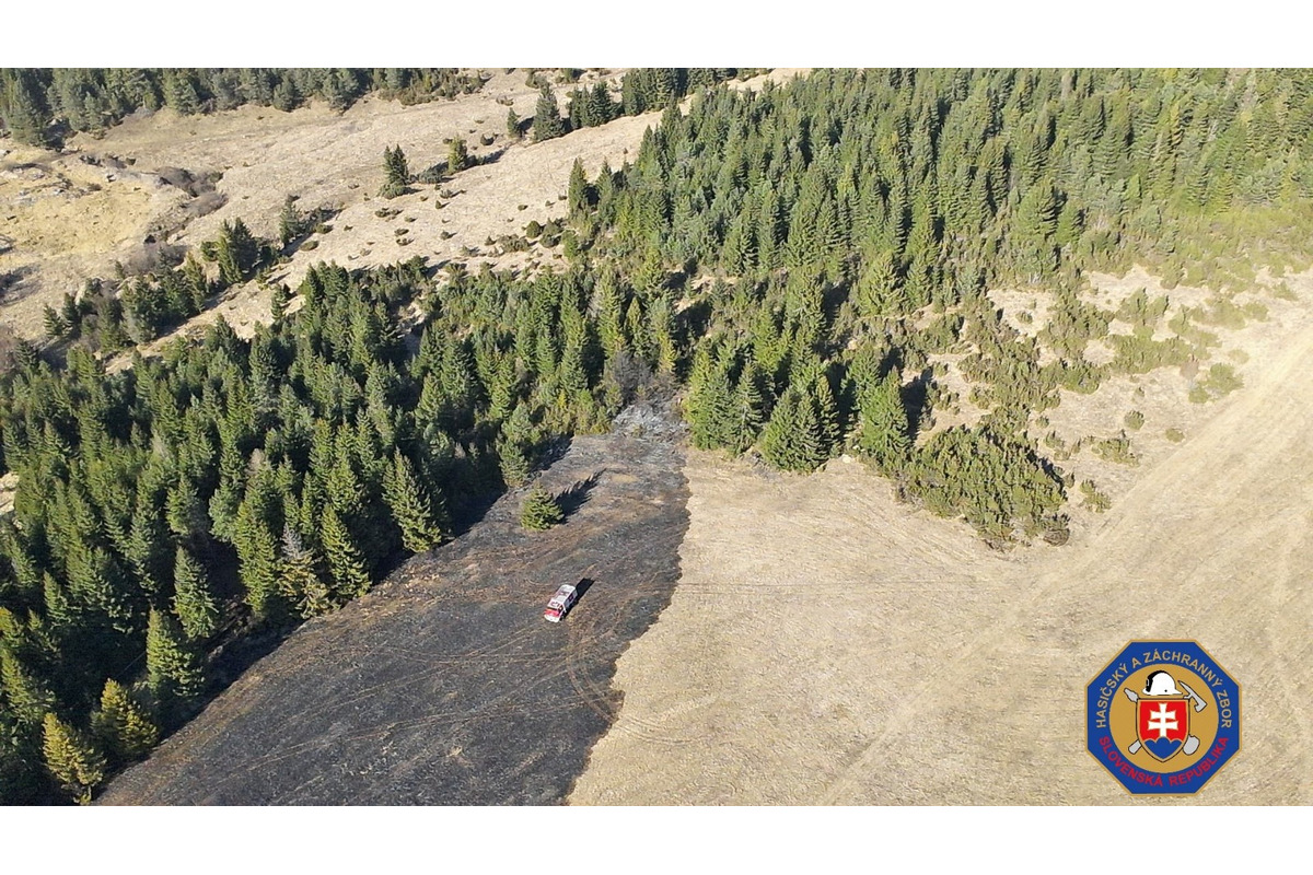 FOTO: Požiar v Šumiaci spálil lúky, foto 3