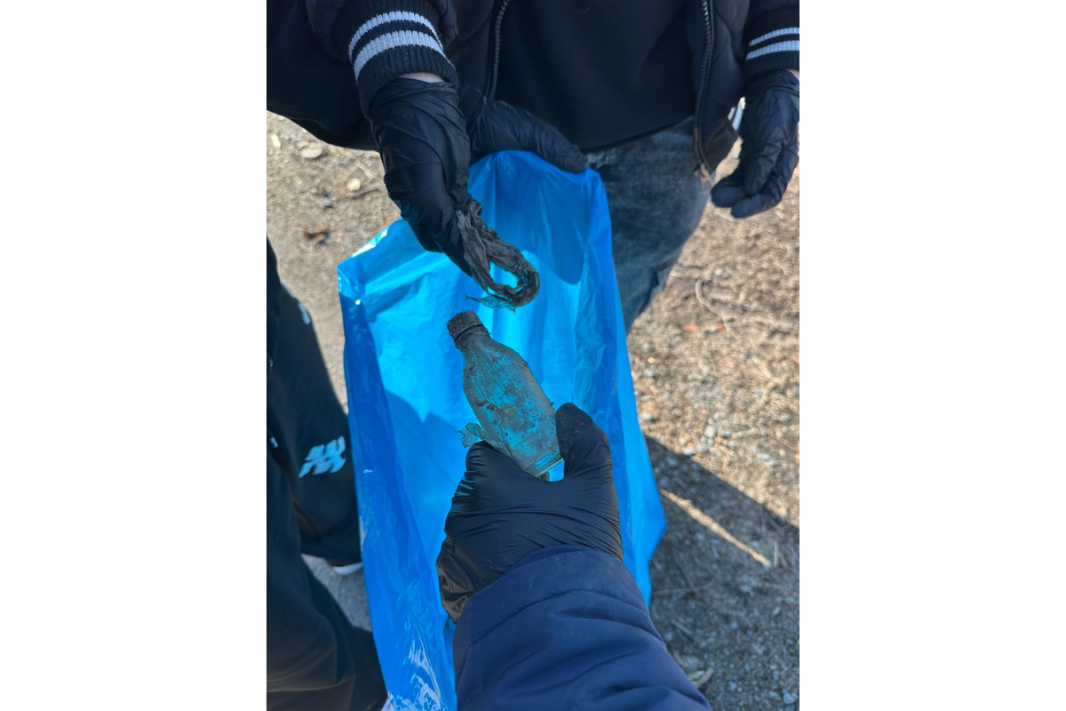 FOTO: Študenti z Lučenca pomáhail upratovať okolie vodných tokov, foto 9