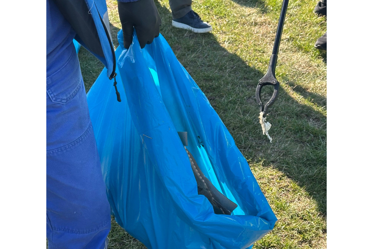 FOTO: Študenti z Lučenca pomáhail upratovať okolie vodných tokov, foto 19