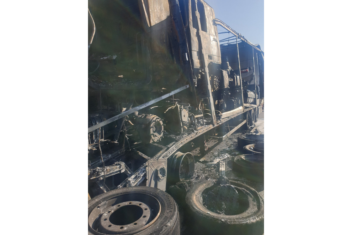 FOTO: Na Motyčkách zhorel kamión, foto 1