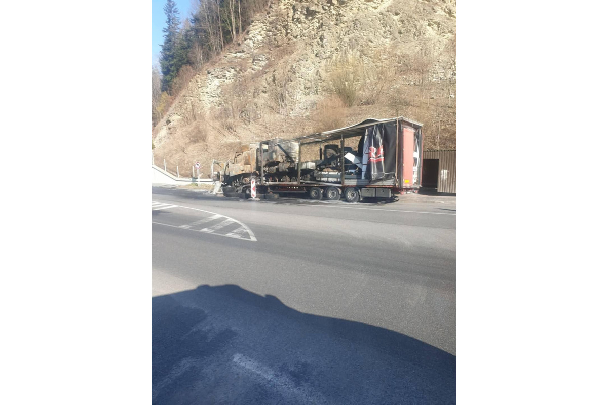 FOTO: Na Motyčkách zhorel kamión, foto 5