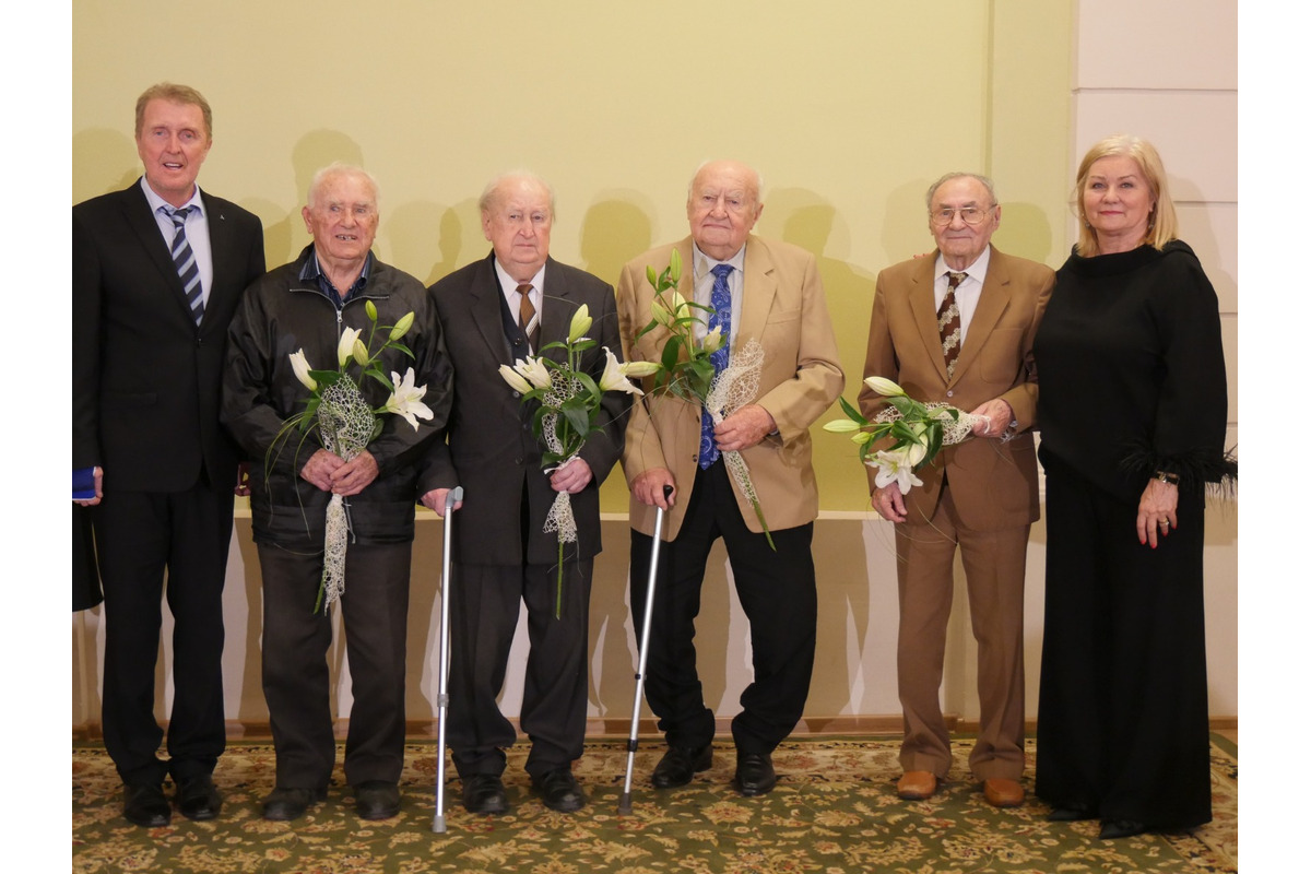 FOTO: Mesto Lučenec ocenilo pedagogičky pri príležitosti Dňa učiteľov, foto 3
