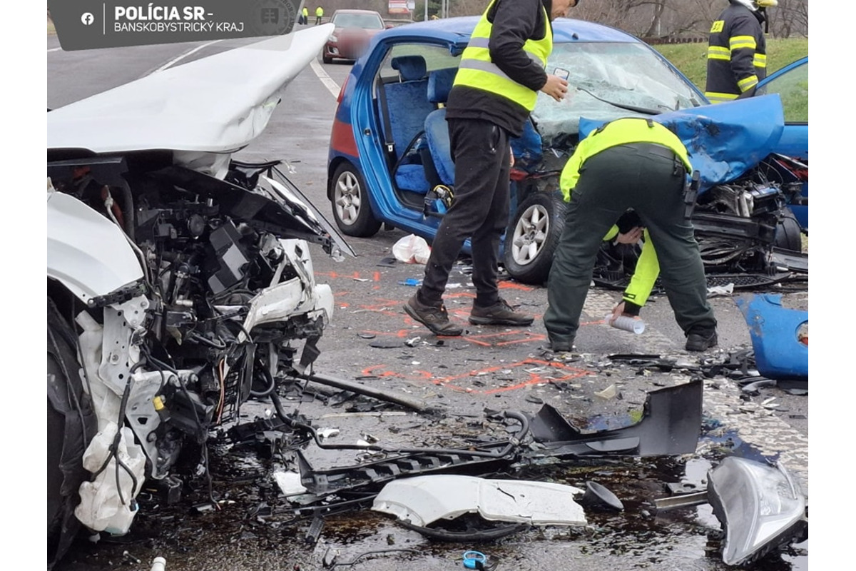 FOTO: FOTO: Čelná zrážka pri Žiari nad Hronom mala tragický koniec, foto 1