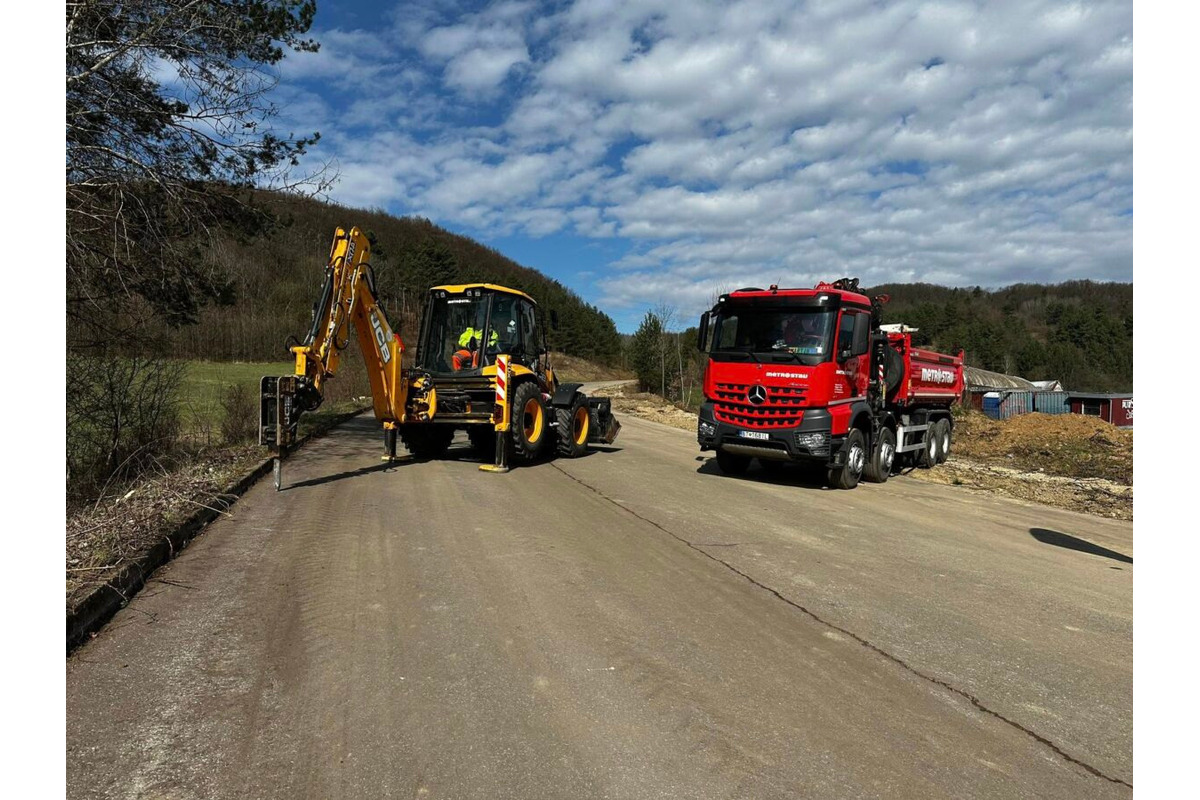 FOTO: FOTO: Začala sa výstavba cesty a chodníka na Pršiansku terasu, foto 1