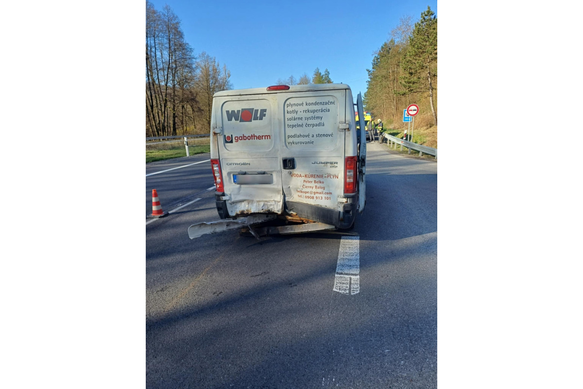 FOTO: Pri Brusne došlo k dopravnej nehode, foto 2