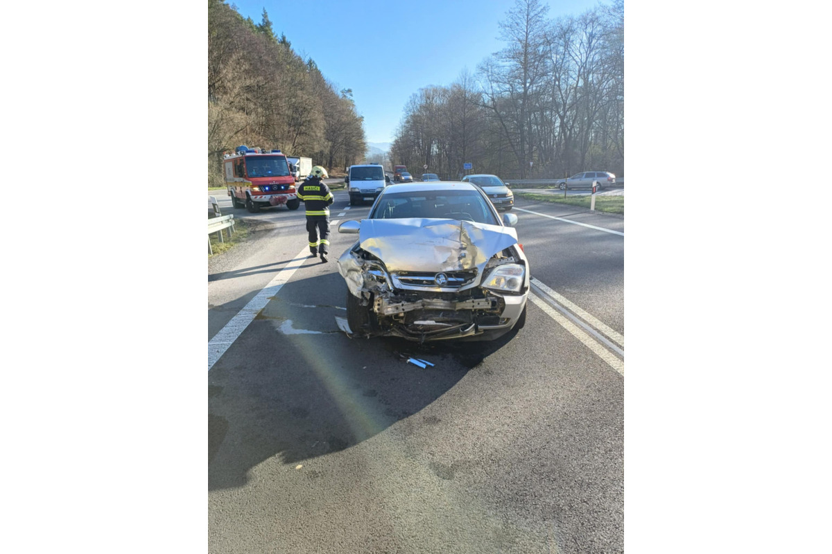 FOTO: Pri Brusne došlo k dopravnej nehode, foto 3