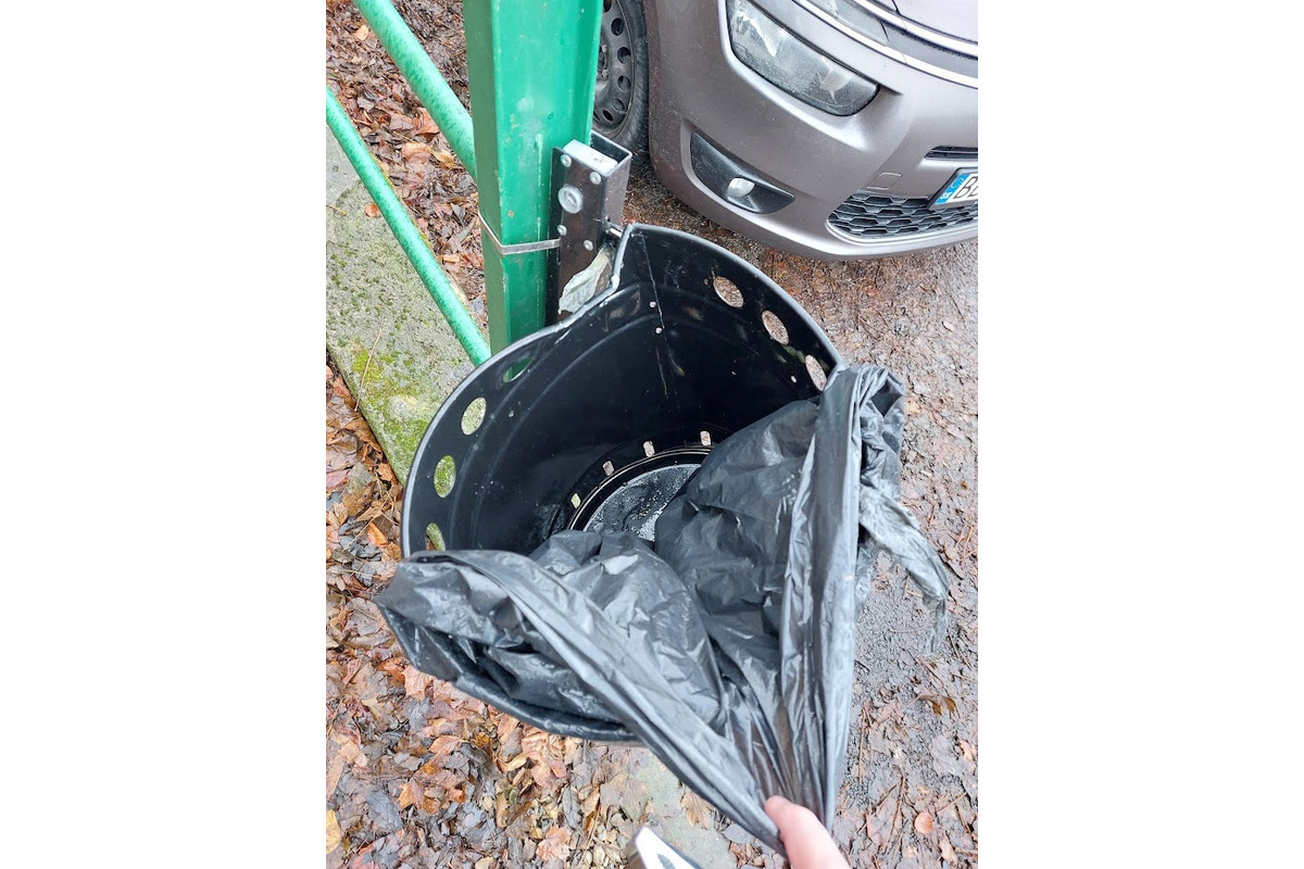 FOTO: V Bystrici vyčíňali vandali, pozrite, čo všetko zničili a zašpinili, foto 3