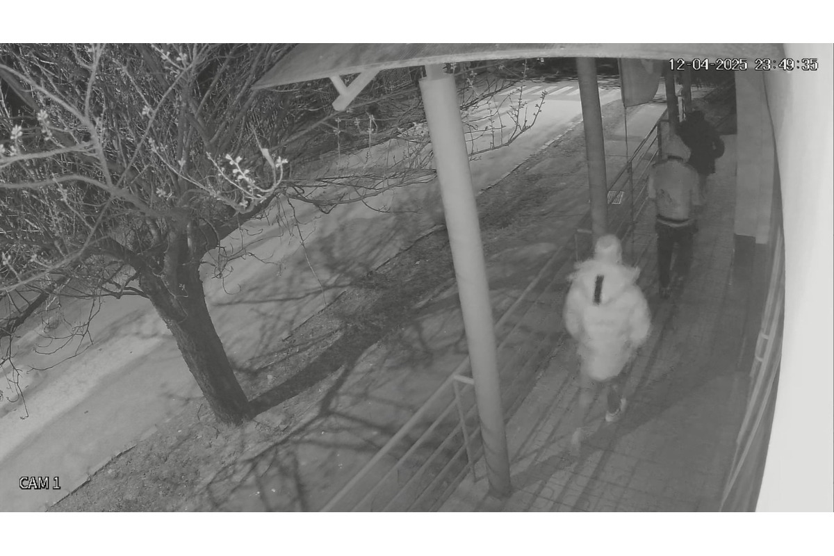 FOTO: Zlodeji sa pokúsili v Bystrici vykradnúť predajňu s bicyklami, foto 11