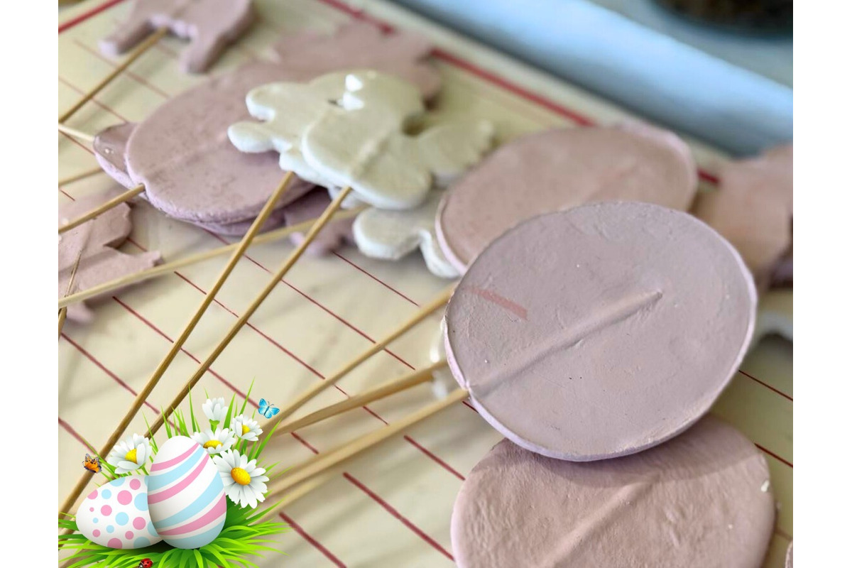 FOTO: Banskobystrický kraj vďaka Veľkonočnej výzdobe ožil farbami, foto 2