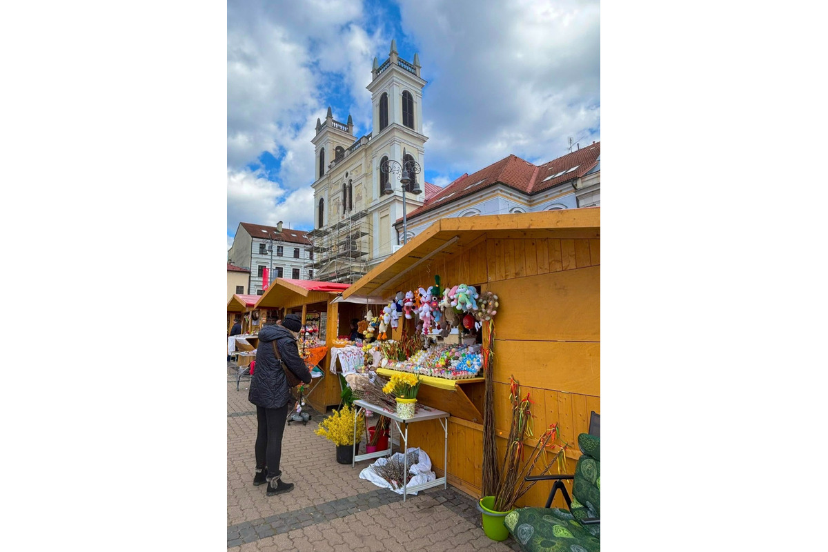 FOTO: Banskobystrický kraj vďaka Veľkonočnej výzdobe ožil farbami, foto 6
