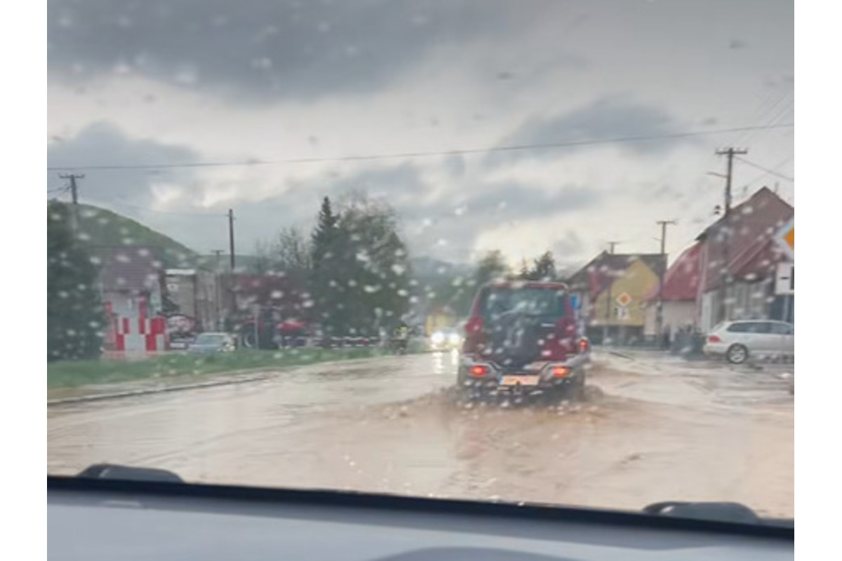 FOTO: Zvolenská Slatina sa ocitla po búrke pod vodou, foto 1