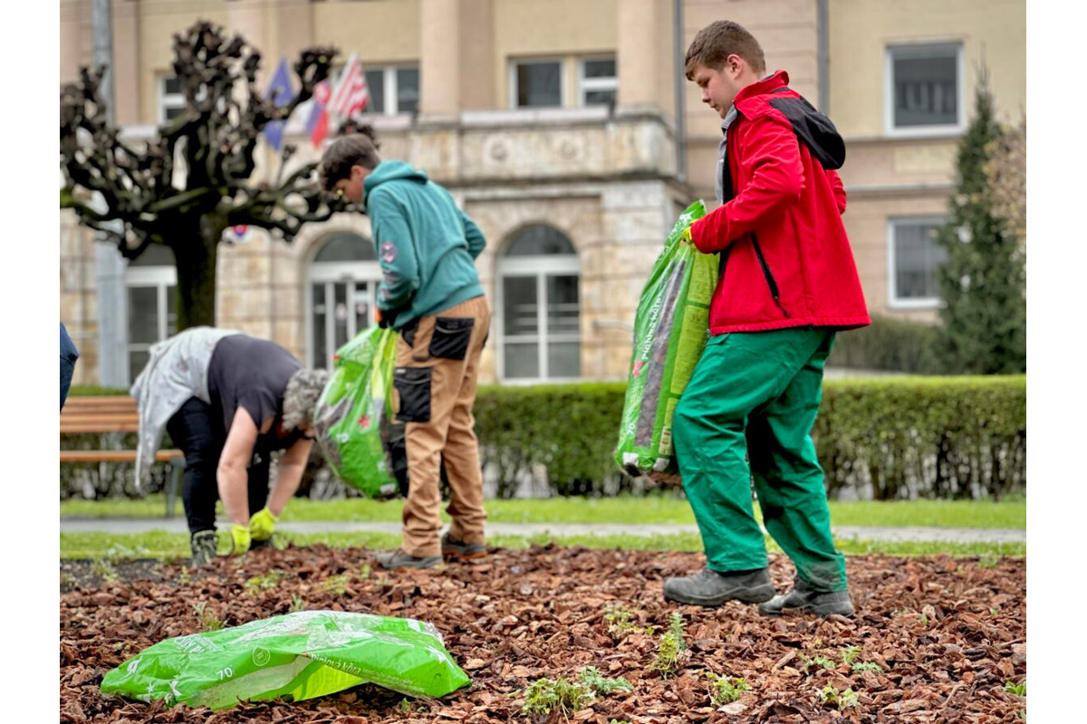 FOTO: Študenti z SOŠ Pod Bánošom naberajú praktické skúsenosti v ZAaRES-e, foto 1