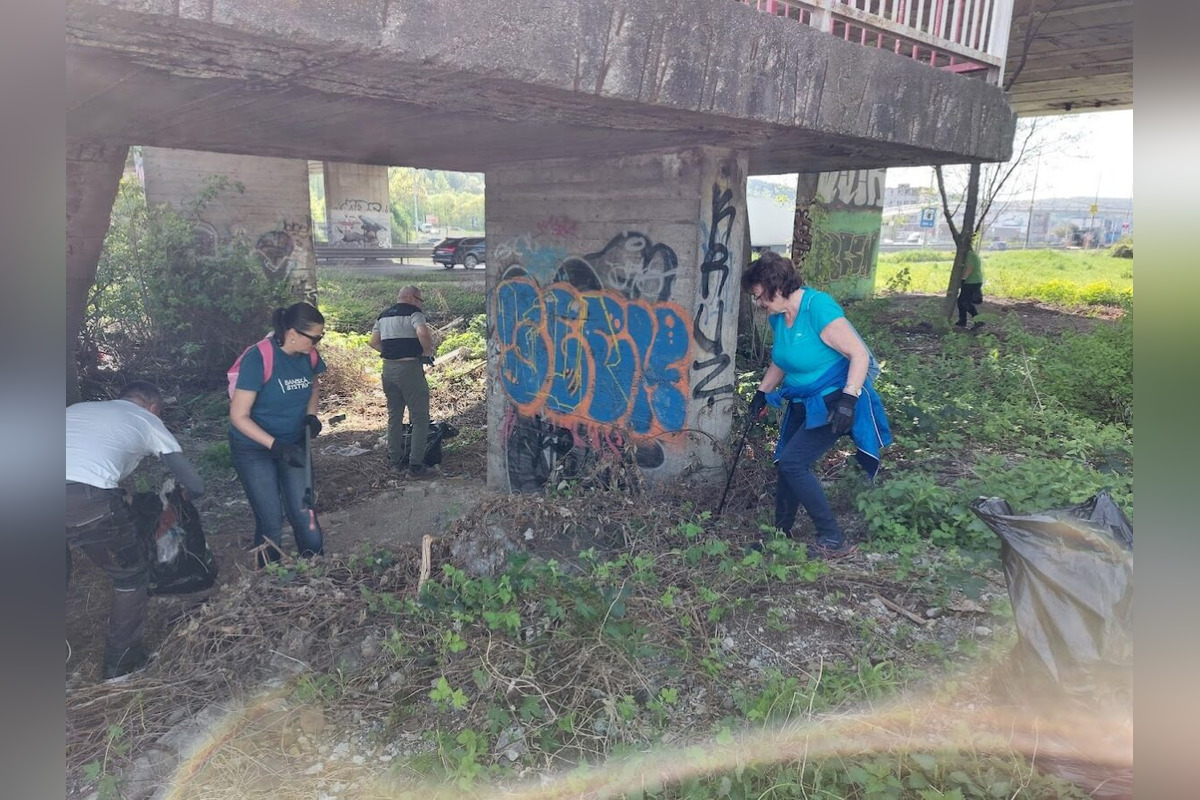 FOTO: Desiatky Banskobystričanov vyšli do ulíc a čistili mesto, foto 2