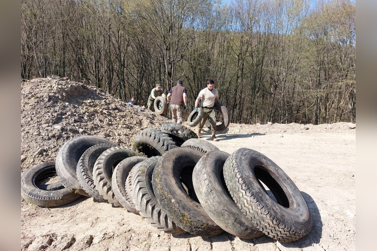 FOTO: Desiatky Banskobystričanov vyšli do ulíc a čistili mesto, foto 5