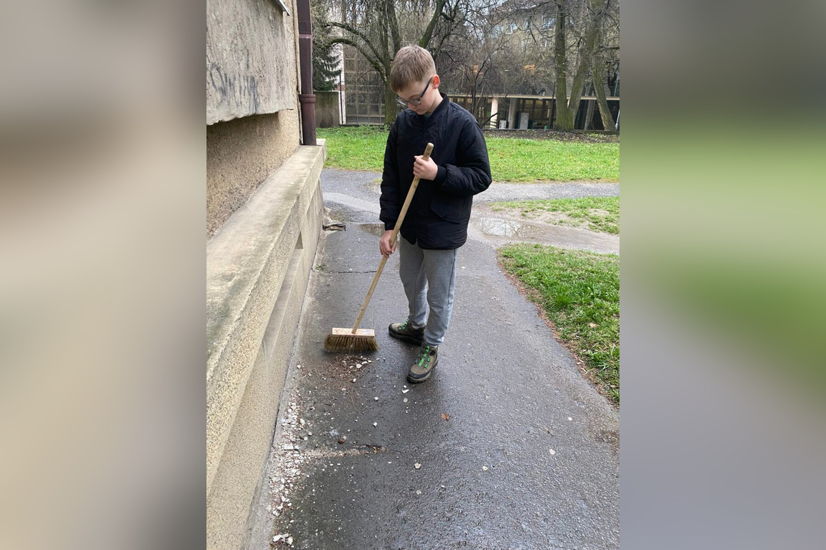 FOTO: Desiatky Banskobystričanov vyšli do ulíc a čistili mesto, foto 11