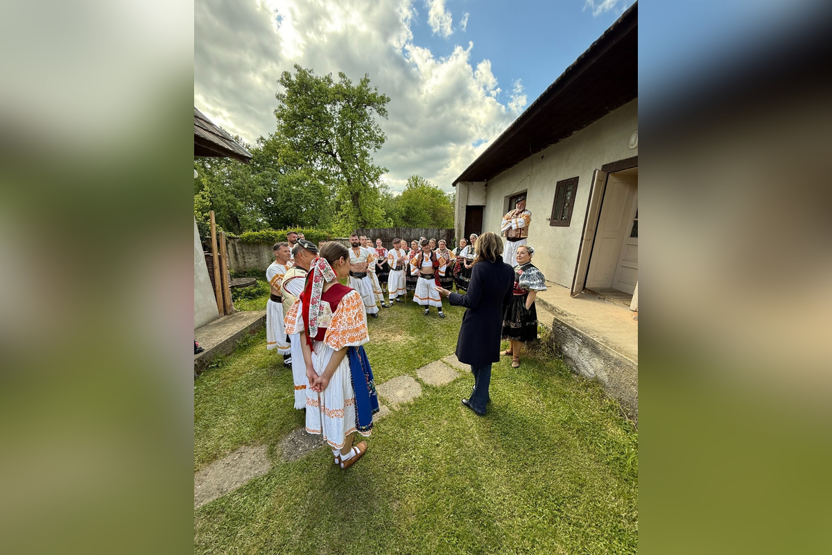 FOTO: Do Očovej zavítal Slovenský deň kroja. Kde všade nakrúcali?, foto 1