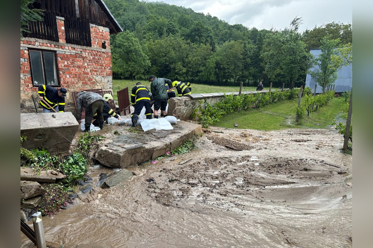 FOTO: Silná búrka zaplavila časť Revúcej, foto 1