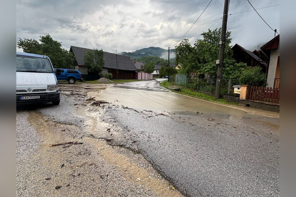 FOTO: Silná búrka zaplavila časť Revúcej, foto 4