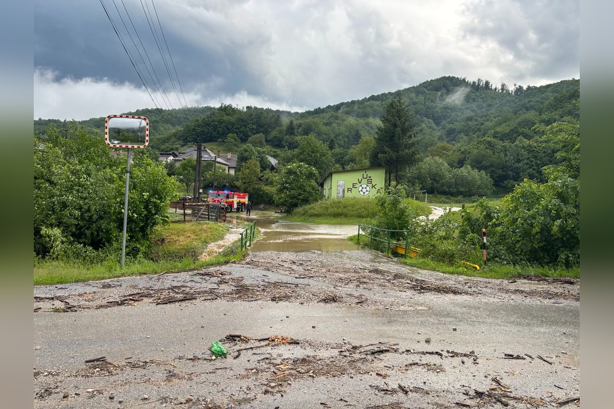 FOTO: Silná búrka zaplavila časť Revúcej, foto 5