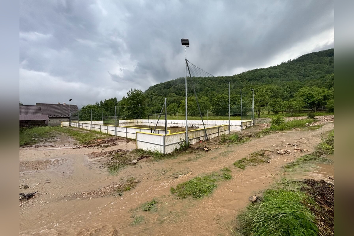 FOTO: Silná búrka zaplavila časť Revúcej, foto 6