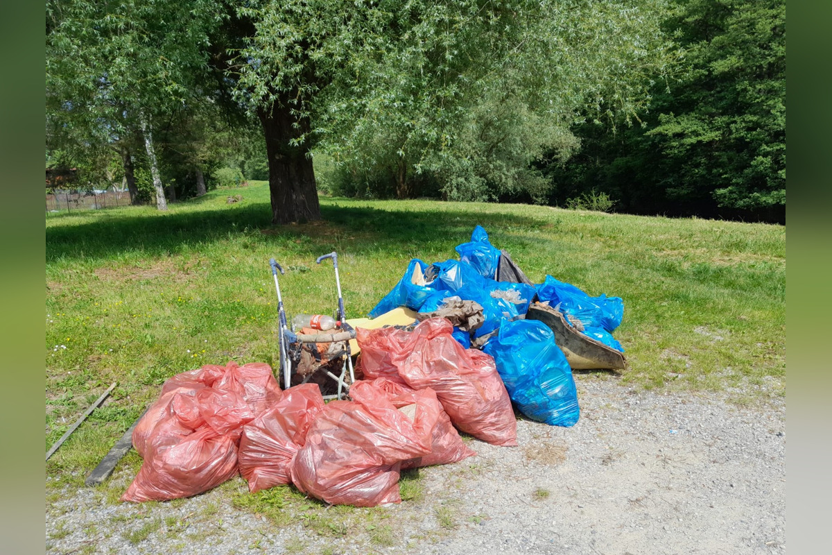 FOTO: Z Hrona vytiahli 140 vriec odpadu, foto 4