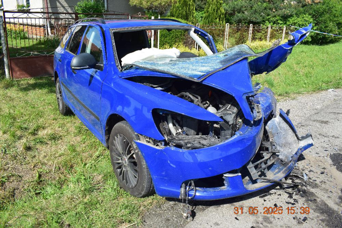 FOTO: Vodič spôsobil vážnu nehodu pri Rimavskej Sobote, ťažko zranené sú aj deti, foto 4