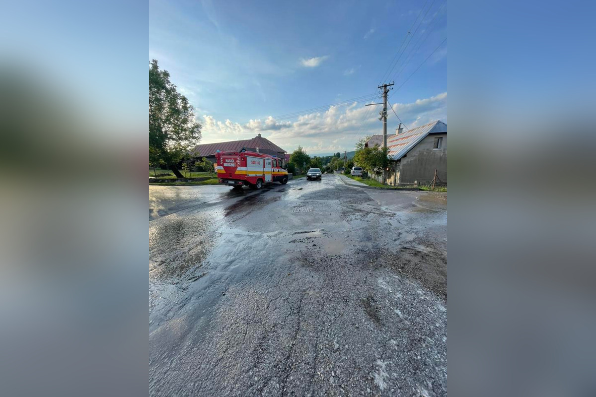 FOTO: Podpoľanie zasiahla intenzívna búrka, v Hrochoti ulice zatopila voda, foto 5