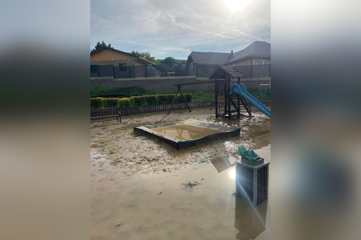 FOTO: Podpoľanie zasiahla intenzívna búrka, v Hrochoti ulice zatopila voda, foto 8
