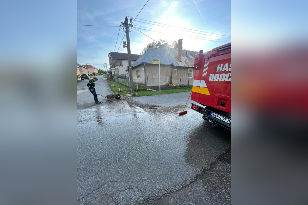 FOTO: Podpoľanie zasiahla intenzívna búrka, v Hrochoti ulice zatopila voda, foto 9