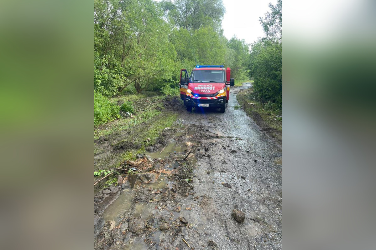 FOTO: Podpoľanie zasiahla intenzívna búrka, v Hrochoti ulice zatopila voda, foto 13