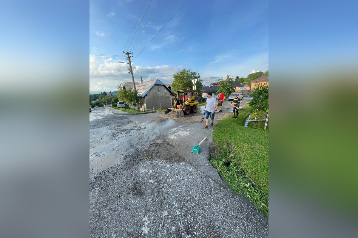 FOTO: Podpoľanie zasiahla intenzívna búrka, v Hrochoti ulice zatopila voda, foto 16