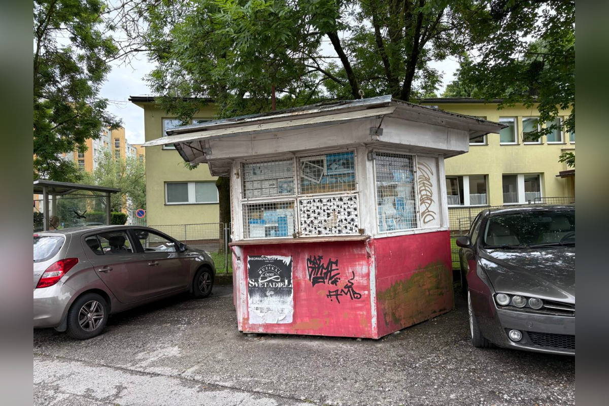 FOTO: Z Banskej Bystrice postupne zmiznú staré trafiky, ktoré špatia mesto, foto 1