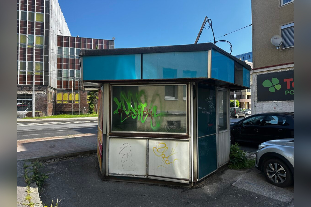 FOTO: Z Banskej Bystrice postupne zmiznú staré trafiky, ktoré špatia mesto, foto 4