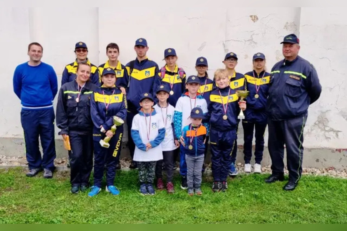 FOTO: Mladí hasiči z okolia Bystrice potrebujú finančnú pomoc, chýba im vybavenie, foto 1
