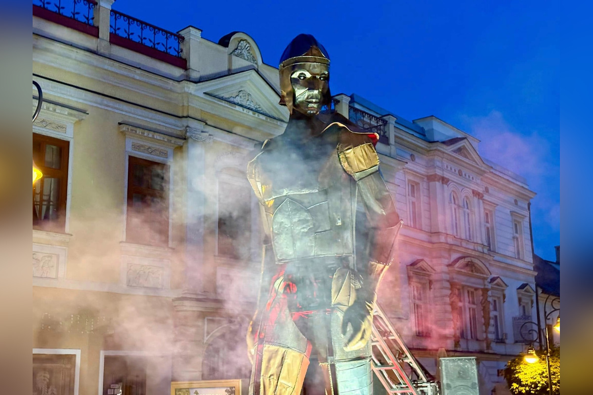 FOTO: Do Banskej Bystrice zavítal päťmetrový Aquiles. Ako vyzeral ďalší ročník Mičinského pitvora?, foto 2