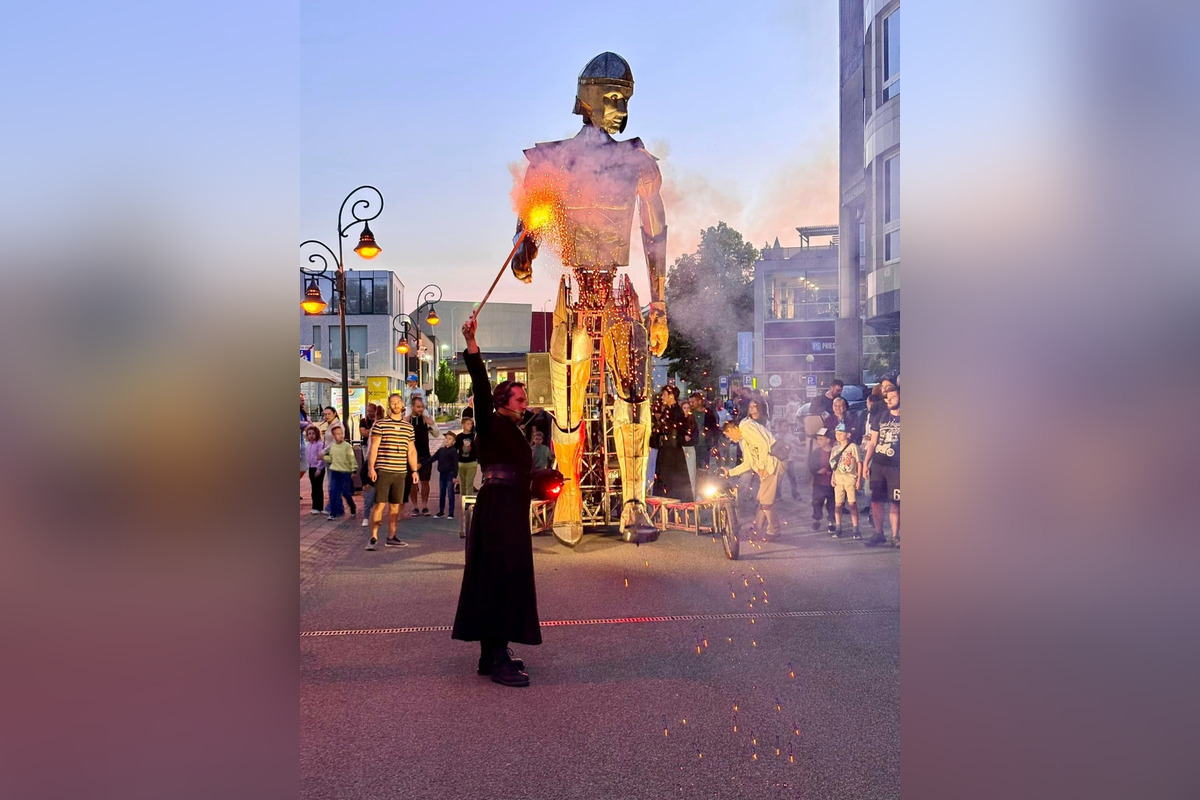 FOTO: Do Banskej Bystrice zavítal päťmetrový Aquiles. Ako vyzeral ďalší ročník Mičinského pitvora?, foto 3