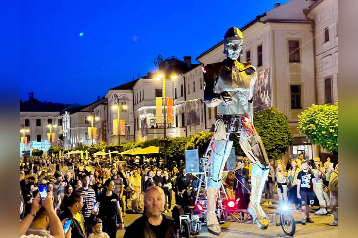 FOTO: Do Banskej Bystrice zavítal päťmetrový Aquiles. Ako vyzeral ďalší ročník Mičinského pitvora?, foto 4