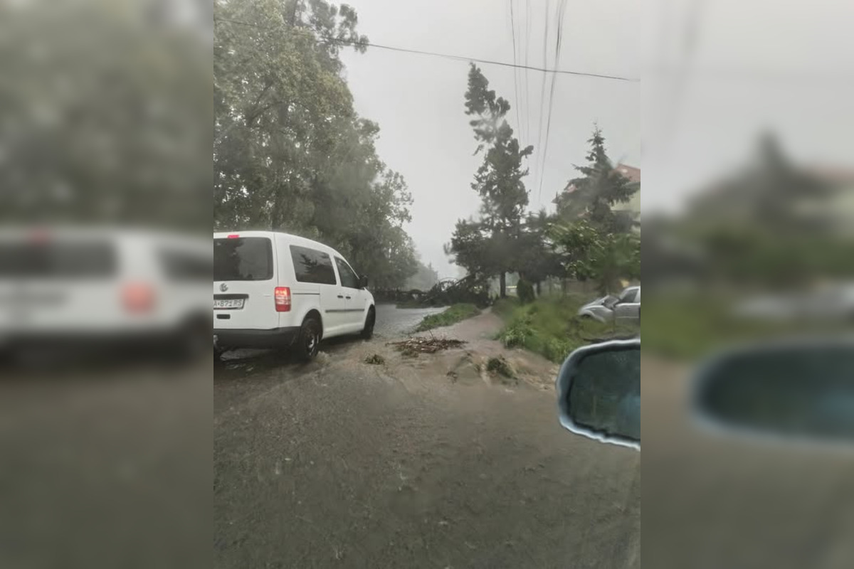 FOTO: Banskobystrický kraj zasiahli povodne, voda zatopila ulice aj pivnice, foto 2