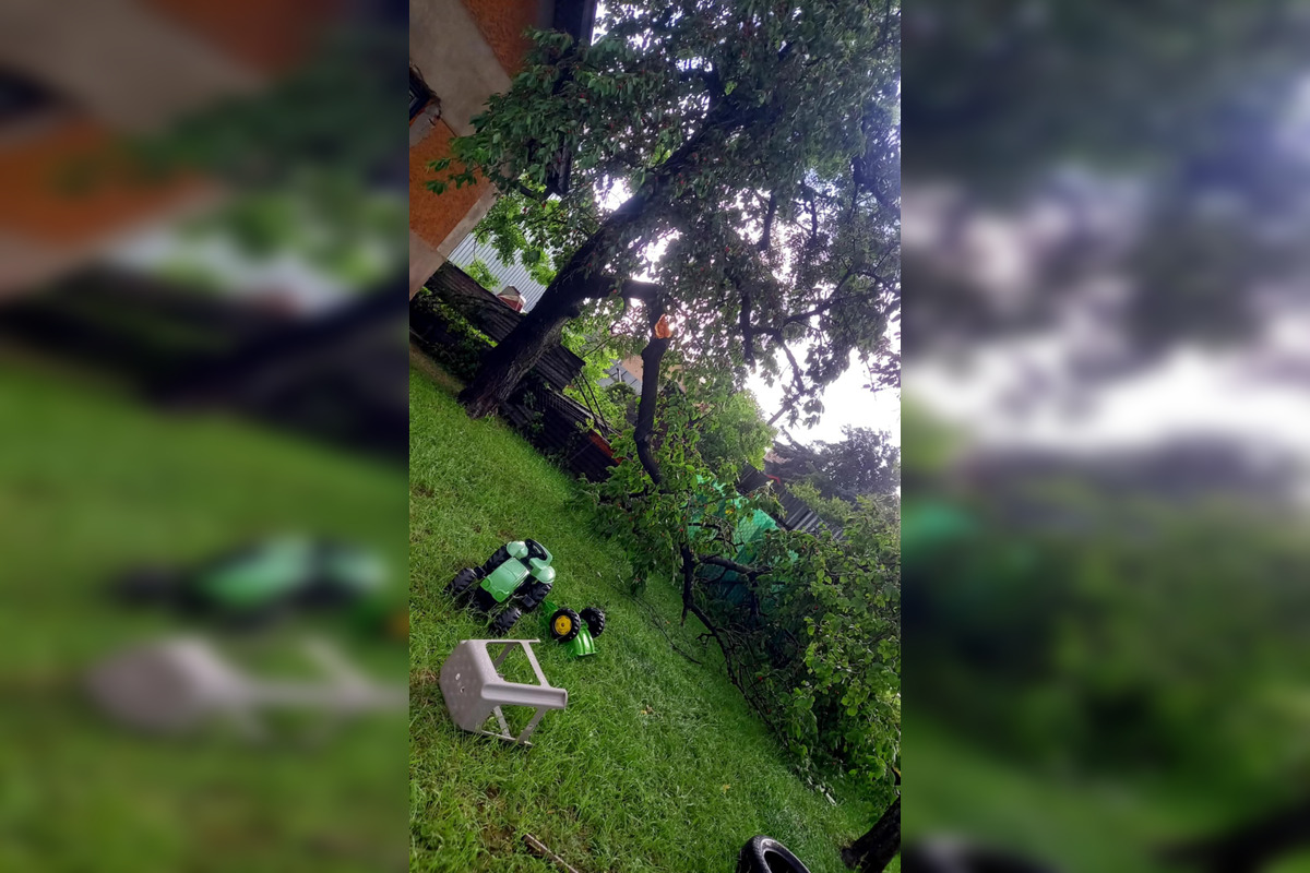 FOTO: Banskobystrický kraj zasiahli povodne, voda zatopila ulice aj pivnice, foto 4