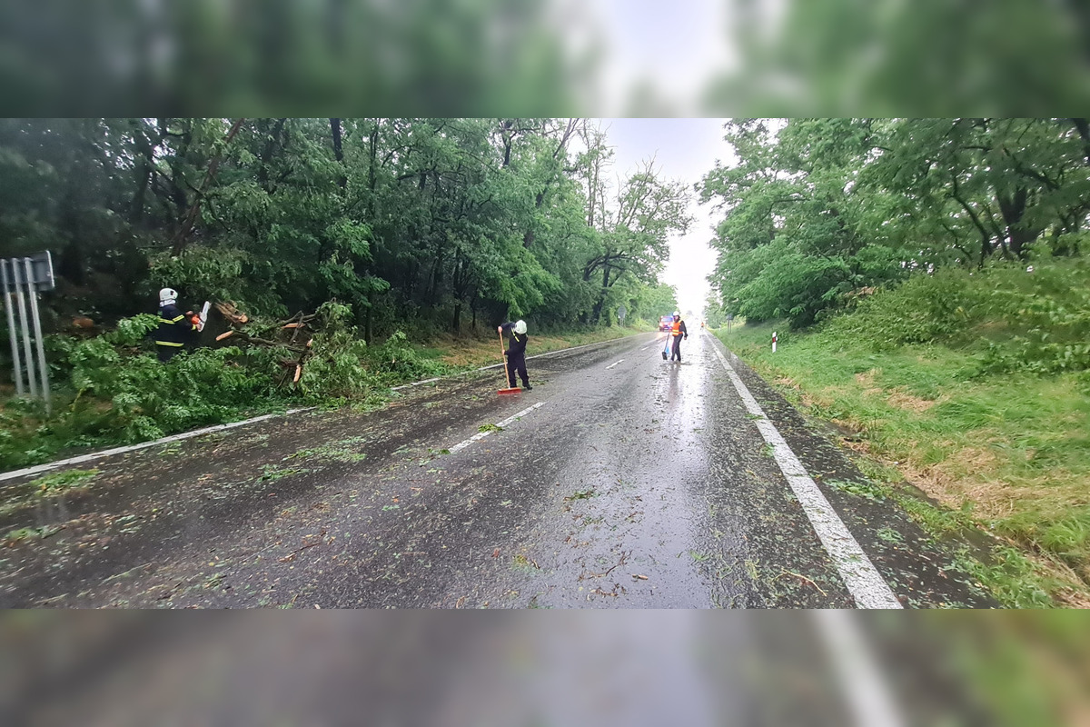 FOTO: Banskobystrický kraj zasiahli povodne, voda zatopila ulice aj pivnice, foto 7