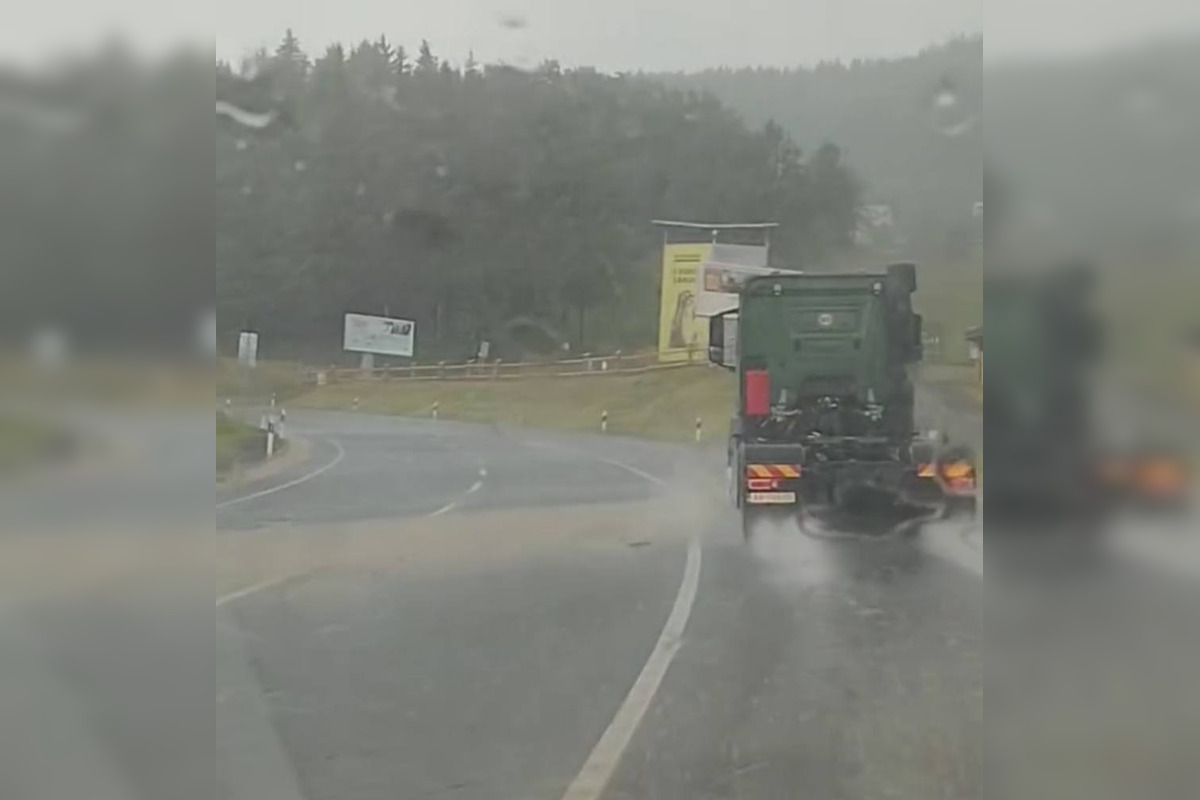 FOTO: Banskobystrický kraj zasiahli povodne, voda zatopila ulice aj pivnice, foto 13