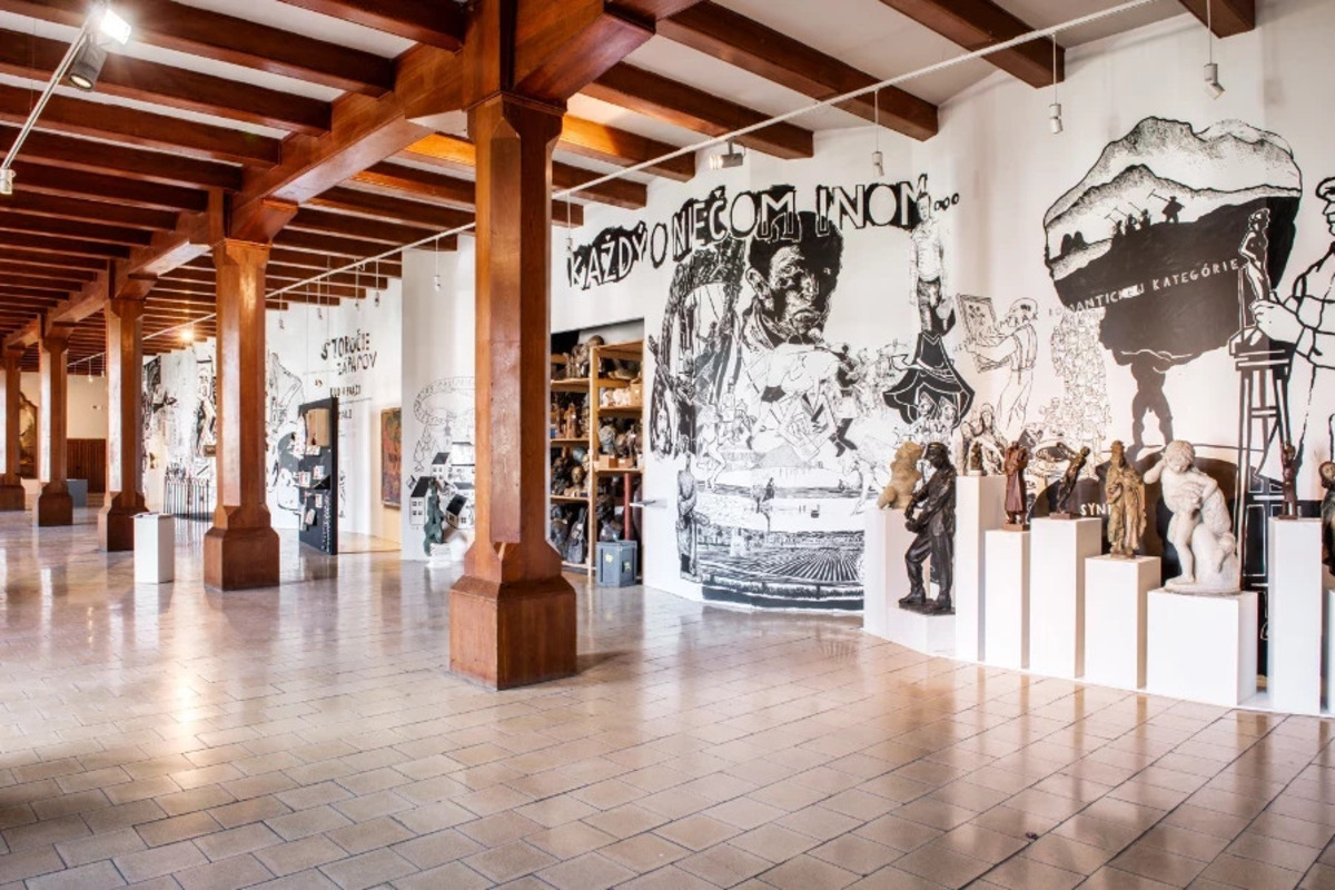 FOTO: Dielo zo Zvolenského zámku od českých umelcov skončilo v kontajneri, foto 2