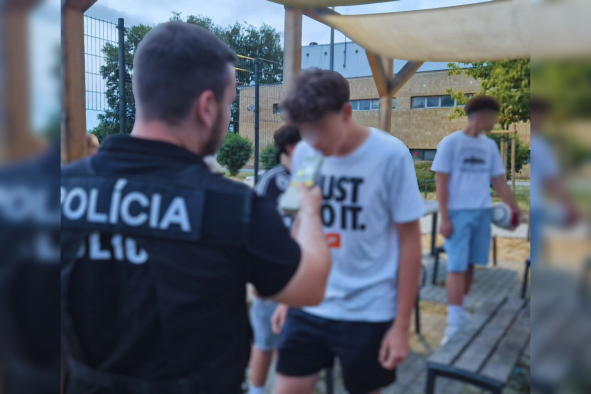 FOTO: Policajti kontrolovali mladistvých v Rimavskej Sobote, foto 2