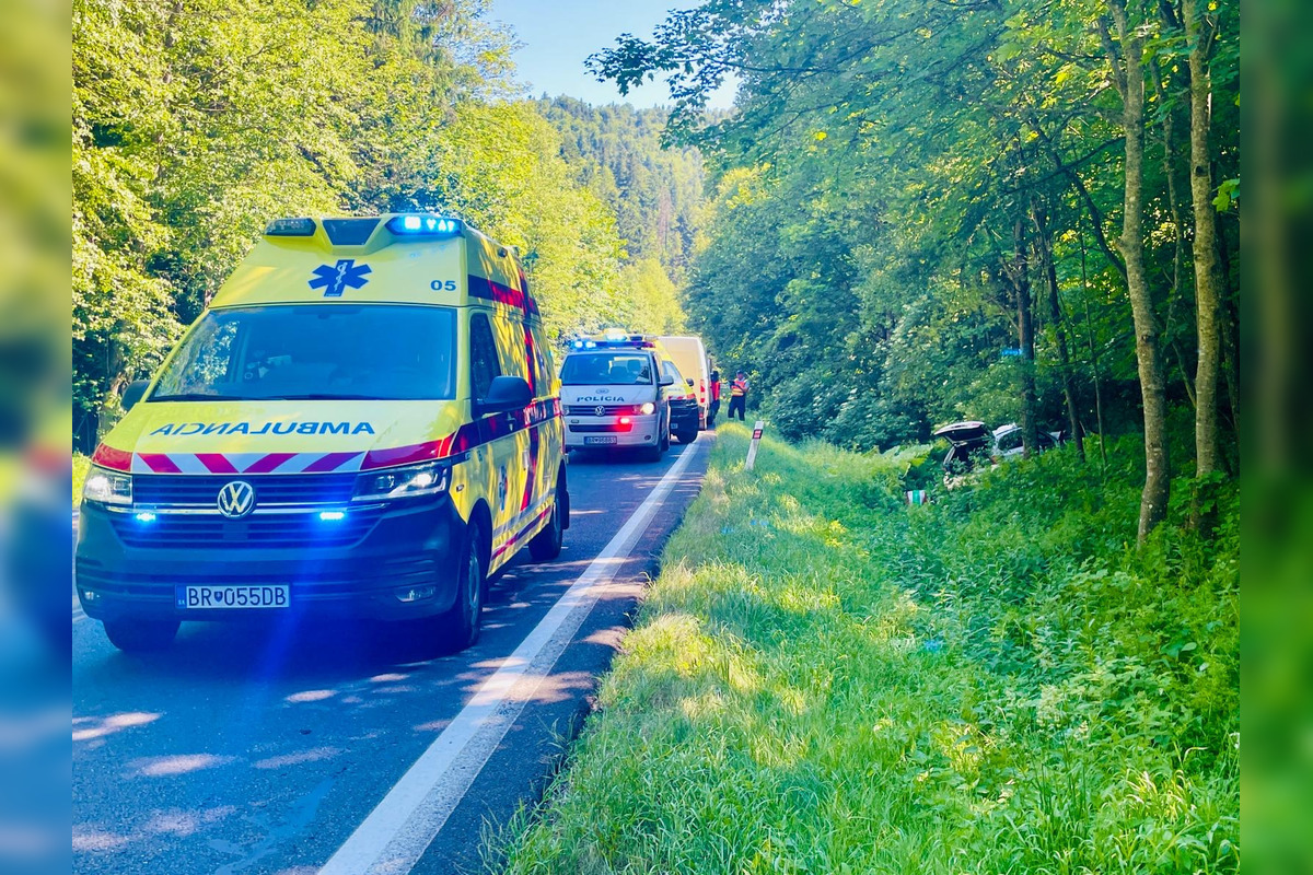 FOTO: Dopravná nehoda v katastrálnom území obce Mýto pod Ďumbierom, foto 6