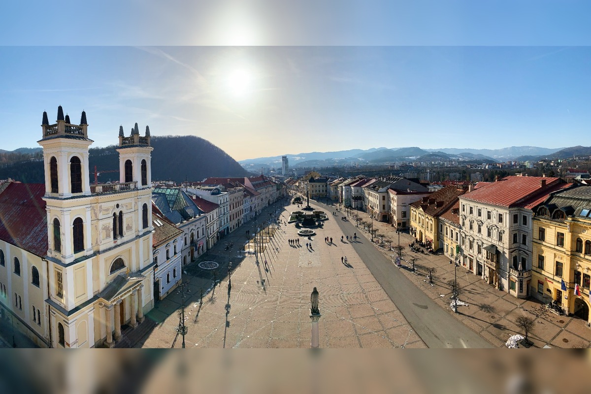 FOTO: Hodinová veža v Banskej Bystrici je dominantou mesta, foto 2