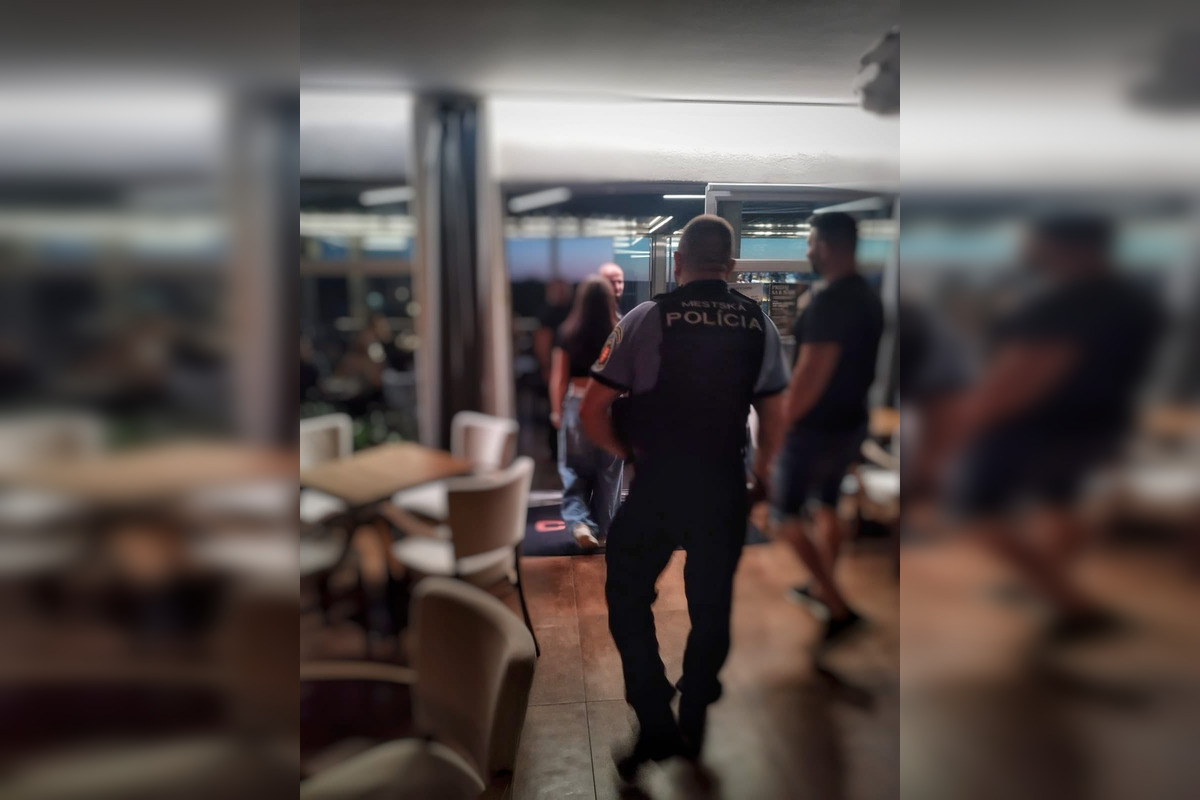 FOTO: Zvolenskí policajti kontrolovali alkohol u mladistvých, výsledok prekvapil, foto 3