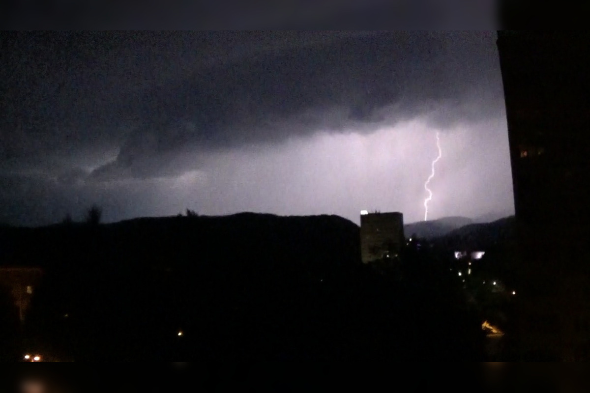 FOTO: Nad Zvolenom aj Bystricou sa blýskalo, pozrite si jedinečné zábery, foto 7